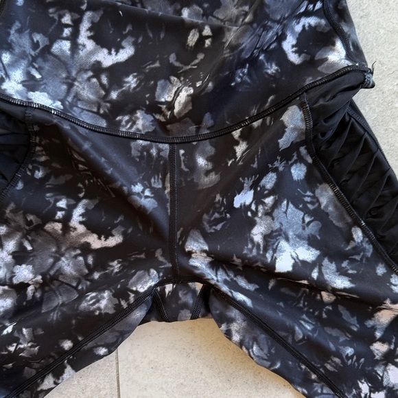 Lululemon Sunshine Salutation Crop (Full-On Luxtreme) 6 - Picture 13 of 13